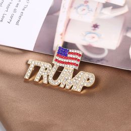 Broche de diamantes súper flash con letras euroamericanas, logotipo de TRUMP, elección presidencial de EE. UU. de 2024