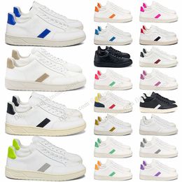 2024 V-10 Campo Zapatillas de deporte Zapatos para mujer Diseñador Mocasines para hombre Cuero de gamuza verde V Zapatilla de deporte Triple Negro y blanco Cielo Azul Oro Marrón Urca Entrenadores deportivos al aire libre