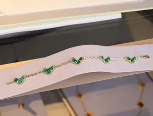 Matériau en or 2024 V Bracelet à cinq fleurs de qualité luxueuse avec agate de coquille blanche malachite pour femmes, bijoux de fiançailles avec boîte à timbres PS2036