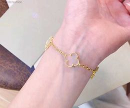 2024 Van Clover Bracelet Marque Luxury Clover Designer Bijoux Mother of Pearl 18K Gold Brand Love Bangle Charm Bracelets Shining Crystal Jewelry Gift