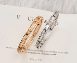 2024 Van Clover Armband designer armband designer sieraden voor vrouwen Bloemencadeau Topkwaliteit roestvrij staal 18K goud Klassiek 2024 Nieuw Kerstmis Nieuwjaar Valentijn