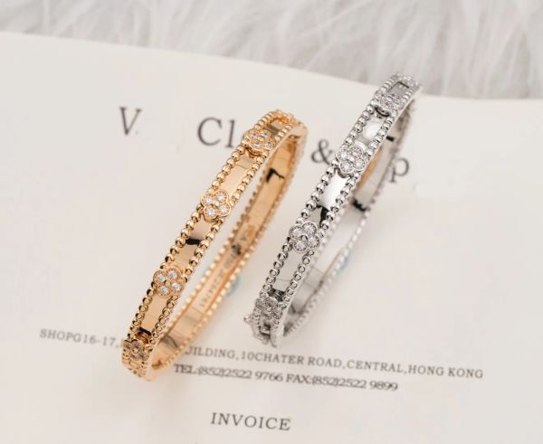 2024 Van Clover Bracelet bracelet de créateur bijoux de créateur pour femmes cadeau floral qualité supérieure en acier inoxydable or 18 carats classique 2024 nouveau noël nouvel an saint-valentin
