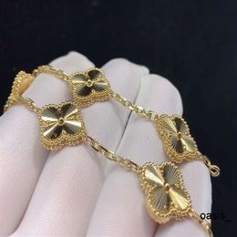 2024 van klaver ontwerper Pearl 4 stuks gouden ketting oorbellen diamant bruiloft laser merk armband charme