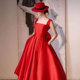 2024 Vintage Red Long Robes de mariée Bouton Satin Back Robes de mariage Sheer Bride