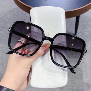 2024 Vintage Square Womens Sunglasses SungorShes Designer Sun Glasses Classic Eyeglass Lady UV400 Big Frame Mirror de Sol 240424