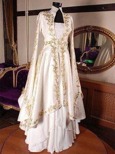 2024 Vintage victorien robes de bal manches longues col montant dentelle dorée appliques a-ligne longueur de plancher robes de soirée formelles femmes médiévales robe de soirée