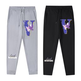 2024 VLONE Printemps Automne Hiver Pantalons de sport pour hommes Tissu éponge mince Lâche Course en plein air Fitness Tricoté Sports Pantalons décontractés Design de mode en solde