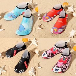 Chaussures de plage aquatiques pour filles et garçons, pantoufles de natation à séchage rapide, pantoufles d'intérieur souples, chaussettes de natation en apnée, 2024