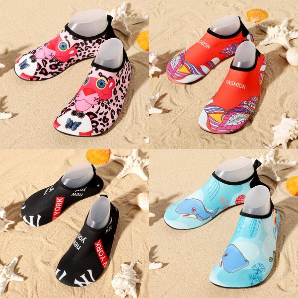 2024 Chaussures de plage aquatiques Chaussures de natation pour filles Chaussures aquatiques à séchage rapide pour garçons Pantoufles d'intérieur pour plancher souple Chaussettes de natation en apnée taille 36-45