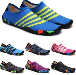 2024 Chaussures d'eau Chaussures d'eau Femmes Hommes Slip on Place Walling Barefoot Chaussures de natation à sec rapides Breffeurs de sport léger Unisexe 35-46 GAI-256522