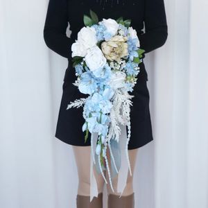 2024 Ramos de boda Estilo europeo Flores nupciales Azul cielo claro con perlas de marfil Cinta suave Accesorios de boda 25 * 68 cm