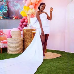 2024 Robes de cocktails blancs pour femmes robes de bal courtes robes à la maison