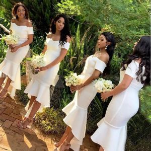 2024 Witte zeemeermin bruidsmeisje jurken Off schouder Hoog Lage kort Afrikaanse bruiloft Guestfeestjurken Robes de demoiselle d'Honneur