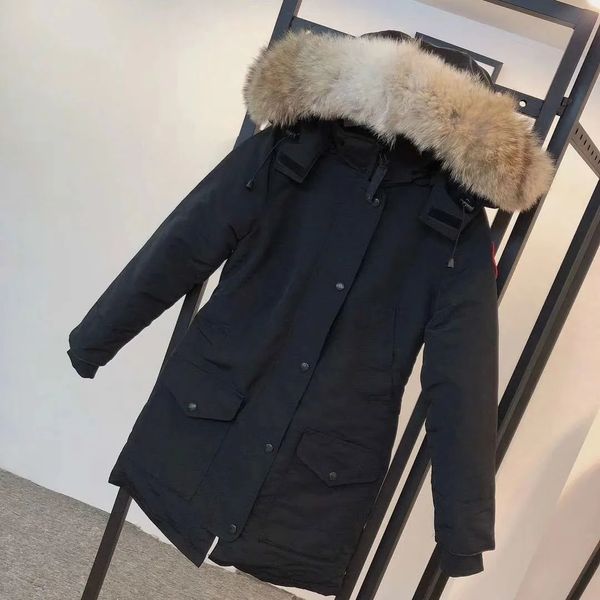 2024 Veste d'hiver Femmes Classique Casual Fourrure de loup à capuche Manteaux Styliste Veste chaude en plein air Top Qualité Unisexe Manteau d'extérieur