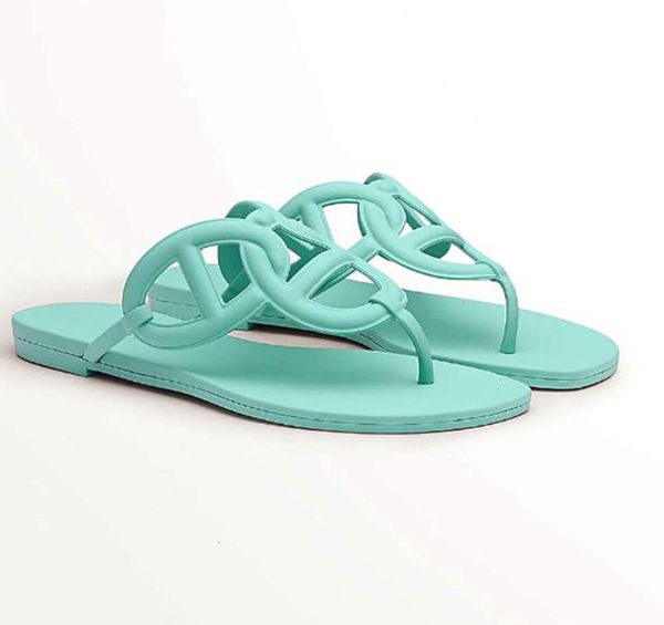 2024 Femme Pantoufle Egerie Sandale Sandales Plates Flip Flop Designer Diapositives Chaîne En Caoutchouc Noir Bleu Plage Oran Mode Extérieur 044