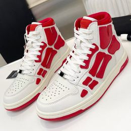 2024 Femmes Designer Nouveau Style Logo Modèle Cuir Casual Chaussures Os Mode Haut Haut Bas Top Couple Os Sneaker Taille 35-45 pour les femmes