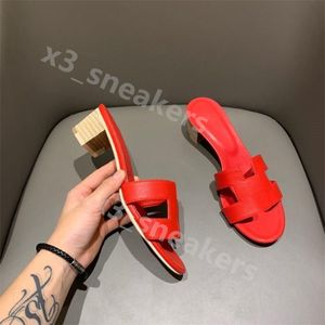 2024 Femmes Designer Slipper Slides Sandale Sandales Sandales Sandles Chaussures Sandles Men Classic Brand Plack Tlides Femme Décorchepre