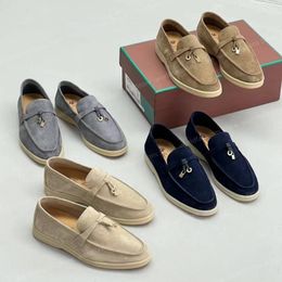 2024 Zapatos de vestir para mujeres Cañas 100% auténticas de cuero de vaca Diseñador de hebillas Capeta Dama Carta de cuero zapatillas Mulas Mulas Princetown Trample Lozy Lofers EUR35-45