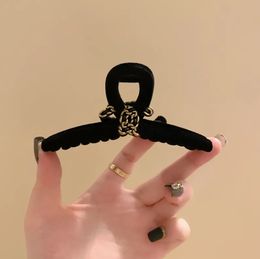 Ensemble de 2 pièces pour femmes et filles, pinces à cheveux de luxe, Barrettes Alphabet, épingle à cheveux de styliste, Premium classique, épingle à cheveux décontractée, épingle à cheveux requin noir, bijoux cadeau de noël