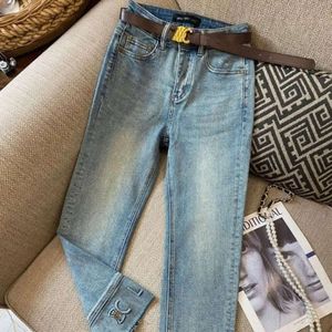 2024 Pantalones de diseñador de jeans de mujeres Pantalones de mezclilla gráfico de encanto gráfico Kl668