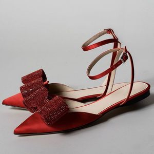 2024 Women Ladies Leer Satijnen platte hak Sandalen schoenen Pumps Zomerpillage tenen feestje bruiloftsgespanning