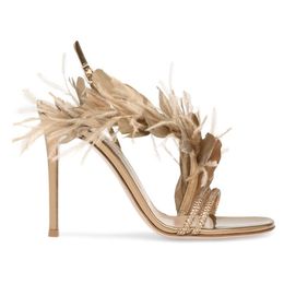 2024 Mujeres Damas Patente de piel de oveja de piel de oveja 9.5 cm Sandalias Sandalias de verano Boda informal Ladiador sexy Feather Feather One-Line Peep-Toe 34-42 LG