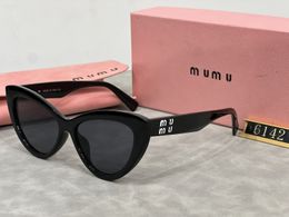 2024 Gafas de sol de diseño de lujo para mujer Gafas de sol de ojo de gato m Carta popular Verano Gafas unisex Moda Metal Sol Tendencia Gafas de sol 12 colores