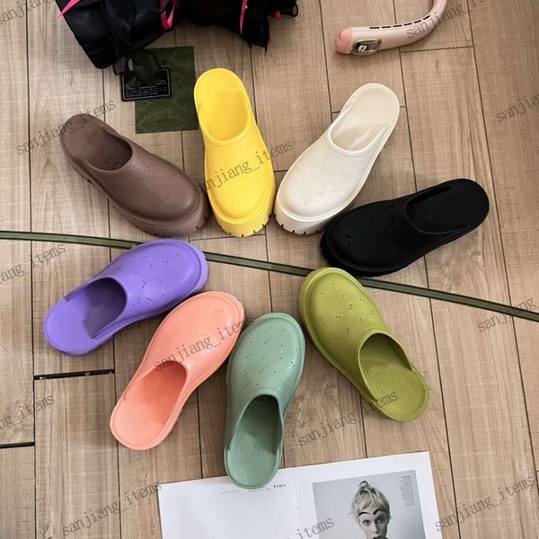 2024 Plate-forme pour femmes sabots pantoufles perforées sandales en caoutchouc découpées chaussures d'été diapositives de créateurs talons hauts 5,5 cm compensées mules de piscine de plage fond épais taille EUR35-42