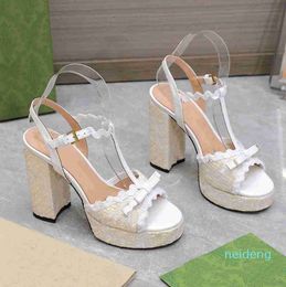 Sandalias de mujer 2024, zapatos informales de Piel De Becerro de cristal, plataforma acolchada deslizante para mujer, playa de verano