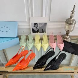 2024 Sandalias de mujer de cuero fino con zapatillas puntiagudas de moda de verano naranja