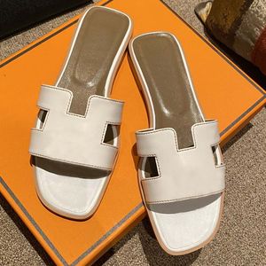 2024 Femmes Sandal Designer Floral Chaussures plates Mode Plage Femmes Pantoufles Lettre Drag Sandales Célèbre Designer Femmes Tongs Diapositives Célèbre designer Slip sur sandale