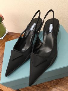 2024 Femmes Sandale Talon Bas Triangle Cuir Brossé Slingback Cuir Noir Pointe Toe Sling Back Designer Pompes Semelle En Caoutchouc Talons Hauts Chaussure Avec Boîte 35-42