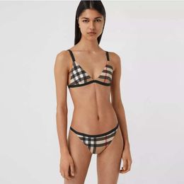 2024 Womens Bikini Designer Sexy Beach Bikinis Swim Suit Mode brief Gedrukte Summer Split Split Bikini's voor vrouwen Ki668