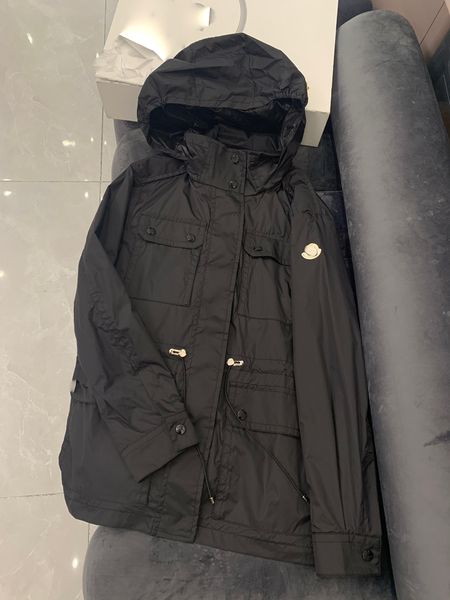 2024 Veste de designer pour femmes Printemps et automne Windrunner Tee Mode Sports à capuche Coupe-vent Casual Fermeture à glissière Cordon de serrage Veste imperméable à l'ourlet droit