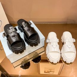 2024 Sandales de créateurs de femmes monolithes monolithes en caoutchouc romain plate-forme en caoutchouc sandale nappa chaussures décontractées d'été pantoufles en cuir plat