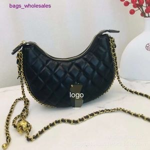 2024 Bolso Lingge ligero de lujo a la moda para mujer nueva pequeña cadena de fragancia bandolera de un solo hombro axila Lg