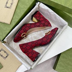 2024 Hoge Hakken Dames Formele Schoenen Designer Luxe Borduren Lederen Platte Gesp Sandaal Dames Metalen Letters Bruiloft Mode 7cm