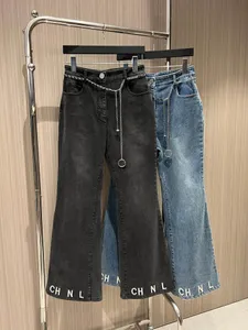 2024 Jeans pour femmes en jean Pantalon de jambe large avec une courroie de chaîne Femmes hautes et pantalon en jean lavé