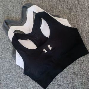 2024 Mujeres Sports Sports Bras Mujeres Bura de yoga Sexy Toquera de tanque apretada con almohadilla de pecho