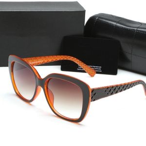 2024 Lunettes de soleil pour femmes Lunettes de soleil de designer pour femme Lunettes Gafas de Sol Sept couleurs Designs Lettre de diamants noirs avec étui Lunettes de soleil de luxe Cadeau 022