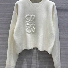 2024 dames trui herfst trendy lange mouwen met lange mouwen top high-end slanke pullover jas ontwerper sweater trui Witte dunne gebreide truien 1125es