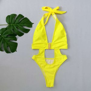 2024 Yisiman Nouvelle couleur unie solide intégrée Deep V sexy Buckle Design Bikini 550955