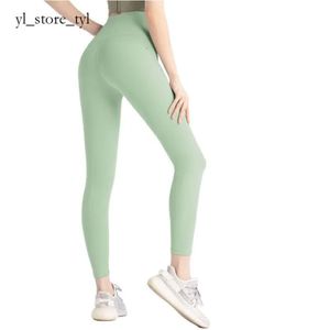 2024 Yogabroeken Lu Align-leggings Damesbroeken Oefening Fitnesskleding Hardloopleggings voor meisjes Gymnastiek Slim Align-broeken Damesshorts Bijgesneden broeken Outfits Damessporten 5843