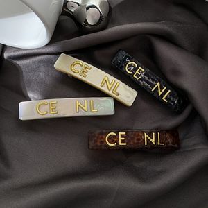 2024 Haarspeldjes Franse Vintage Nieuwe Lente Haarspeldjes Zwart Wit Vintage Luxe Letter Haarspeldjes Romantisch Herfst Nieuwe Haarspeldjes Hoge Kwaliteit Mode Cadeau Haar paty