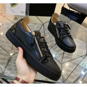 2024brand mannelijk comfortabel kudde leer metaal casual schoenen feestjurk mannen flats veter sneakers zwarte kleur big 6c 8e