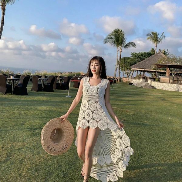 2024Crochet Beach Robe Lace Femme Summer 2024 Seaside Bikini Cover Up Surdimensize Sexy Sans Sans Hollow à l'arrière court avant Long