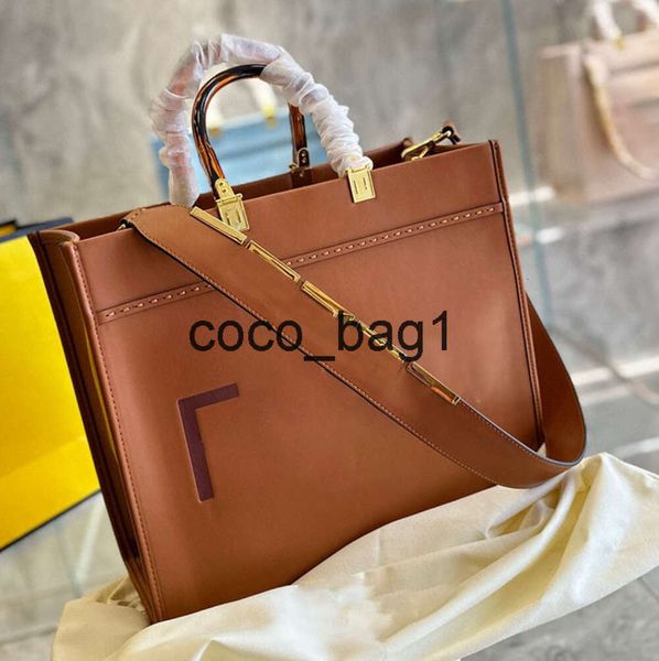 2024Designer Handbag Shopper Grand Travail Travel Travel Grocery Sac fourre-tout avec poches Sacs de mode de luxe haut de gamme en cuir en cuir