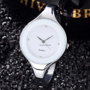 Reloj de la banda de acero con incrustaciones de diamantes de moda 2024 de moda para las pulseras de alta gama para mujeres.