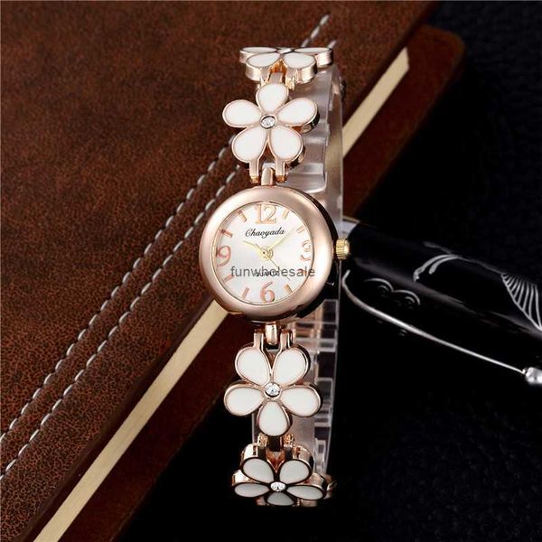 2024 Hot Vendre des montres Bracelets Bracelets Womens Wesches European Floral Steel Band Watches