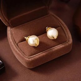 2024 Letter V Earring Designer Stud Earing Luxury Women Fashion Hoop Jewelry Pearl Valentino Parring Q19